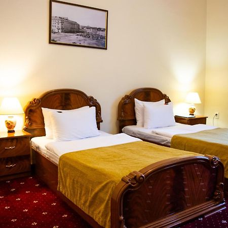 George Hotel Liov Exterior foto