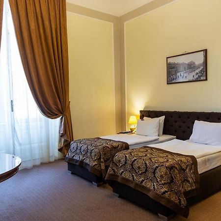George Hotel Liov Exterior foto