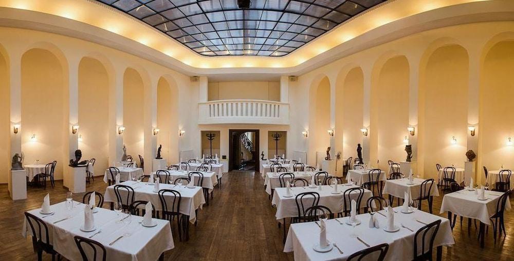 George Hotel Liov Exterior foto