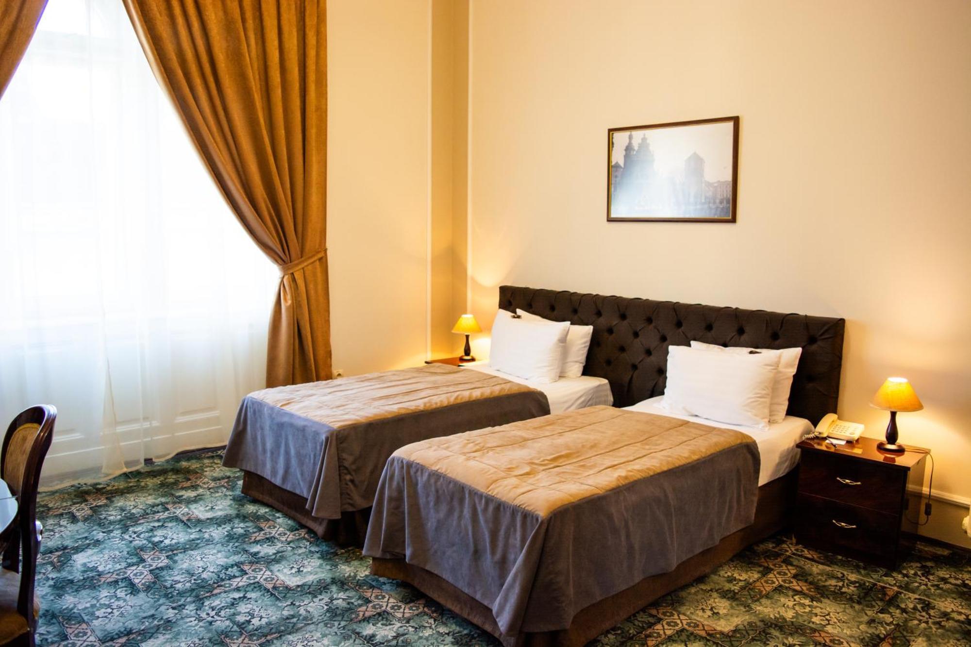George Hotel Liov Exterior foto