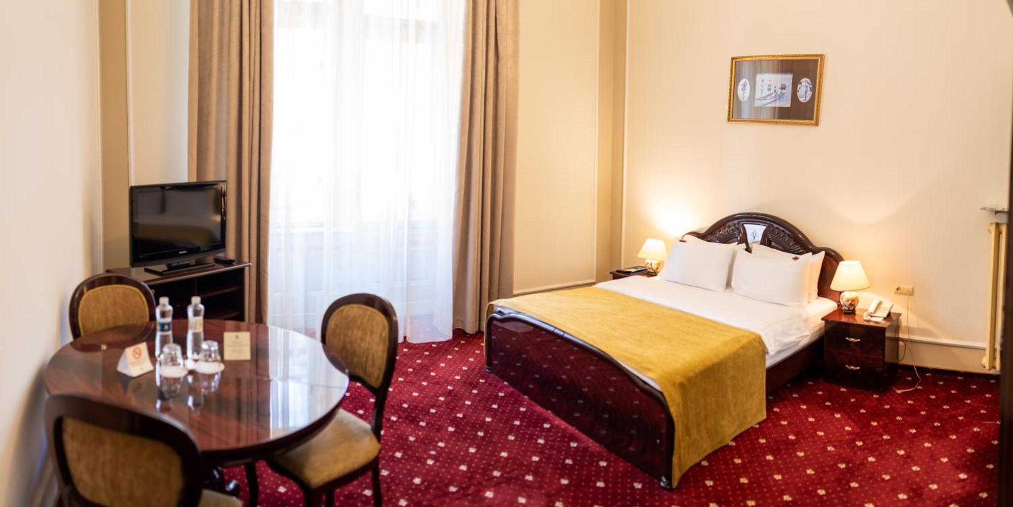 George Hotel Liov Exterior foto