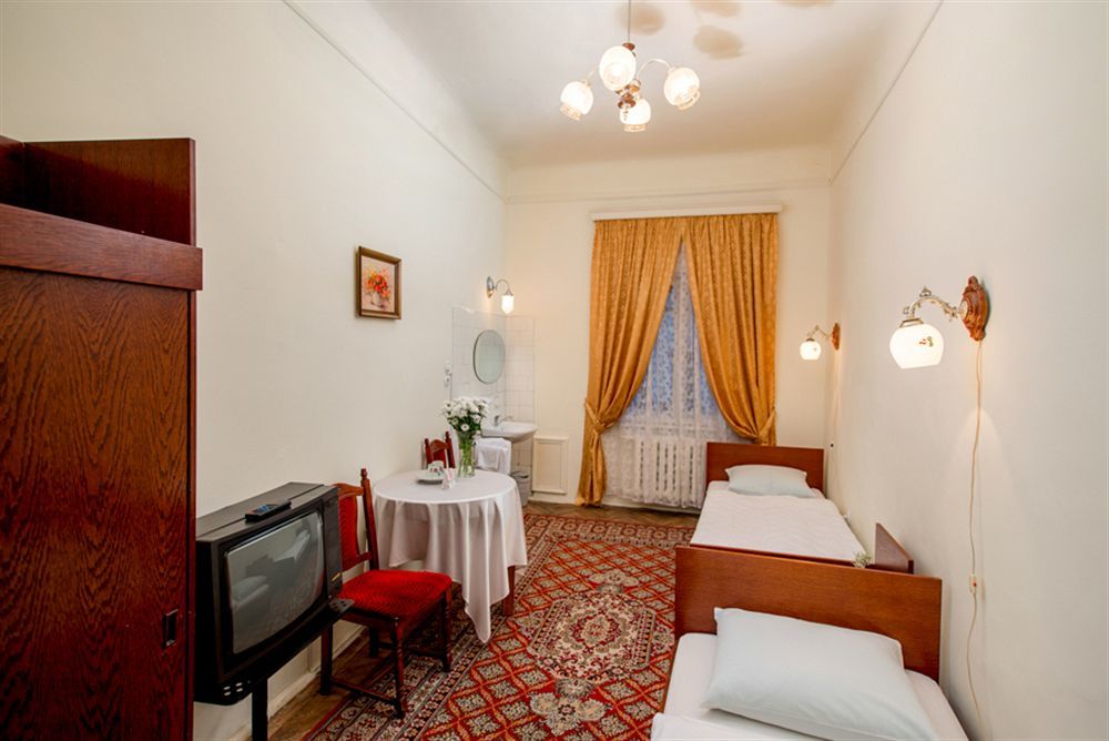 George Hotel Liov Exterior foto