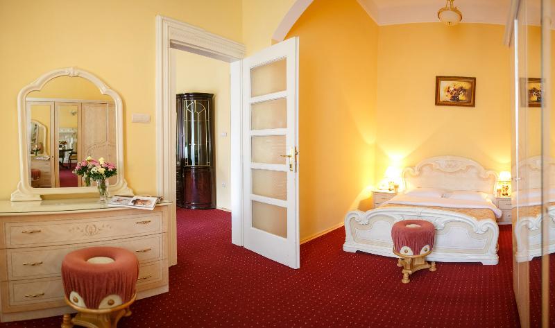 George Hotel Liov Exterior foto