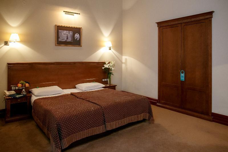 George Hotel Liov Exterior foto