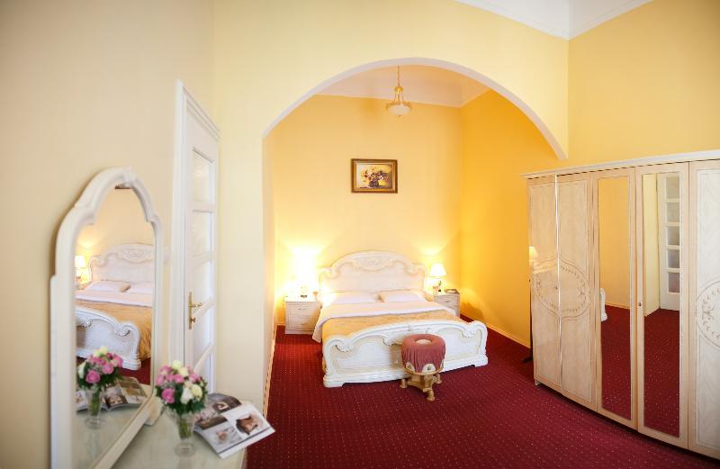 George Hotel Liov Exterior foto